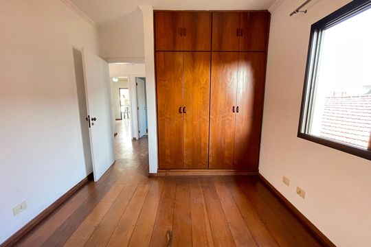 Quarto 3 de casa para alugar com 4 quartos, 351m² em Jardim Jussara, São Paulo
