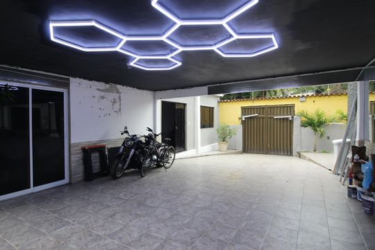 Garagem de casa para alugar com 4 quartos, 340m² em Taquara, Rio de Janeiro