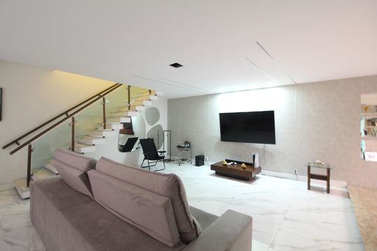Sala de casa para alugar com 4 quartos, 340m² em Taquara, Rio de Janeiro