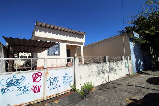 Fachada  de casa à venda com 6 quartos, 392m² em Penha, Rio de Janeiro