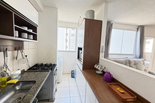Cozinha e Área de Serviço de apartamento para alugar com 2 quartos, 45m² em Chácara Contagem, Contagem