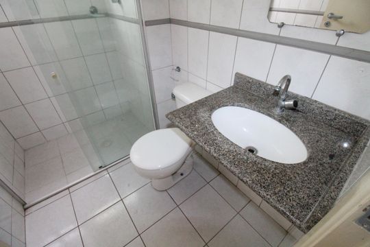 Banheiro de apartamento para alugar com 2 quartos, 68m² em Parque Industrial, São José dos Campos