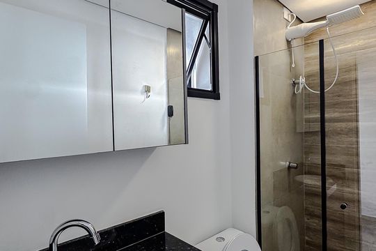 Banheiro de kitnet/studio para alugar com 1 quarto, 38m² em Vila Invernada, São Paulo