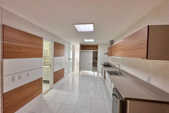 Cozinha de apartamento à venda com 4 quartos, 436m² em Barra da Tijuca, Rio de Janeiro