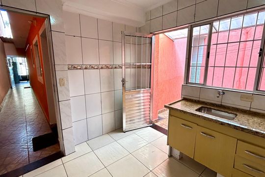 Cozinha de casa à venda com 2 quartos, 133m² em Jardim Kawamoto, Guarulhos