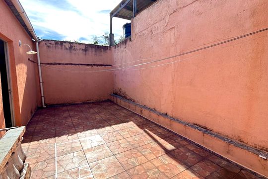 Quintal de casa à venda com 2 quartos, 133m² em Jardim Kawamoto, Guarulhos