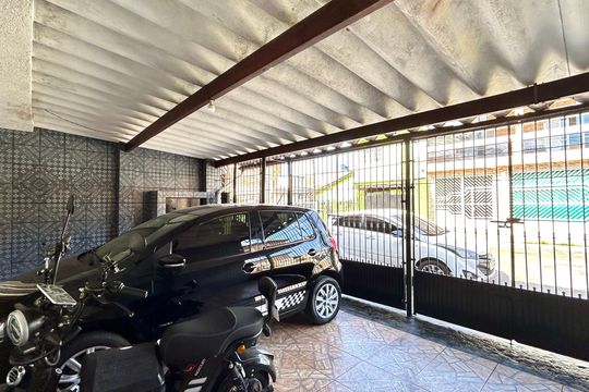Garagem de casa à venda com 2 quartos, 133m² em Jardim Kawamoto, Guarulhos