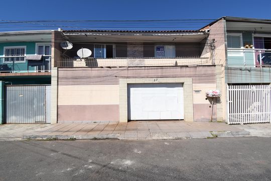 Fachada de casa para alugar com 2 quartos, 180m² em Cajuru, Curitiba