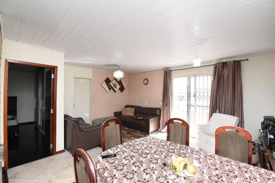 Sala e Cozinha de casa para alugar com 2 quartos, 180m² em Cajuru, Curitiba