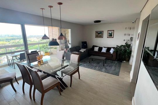 Sala de apartamento à venda com 4 quartos, 140m² em Alphaville, Campinas
