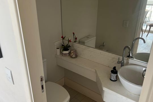 Banheiro de apartamento à venda com 4 quartos, 140m² em Alphaville, Campinas