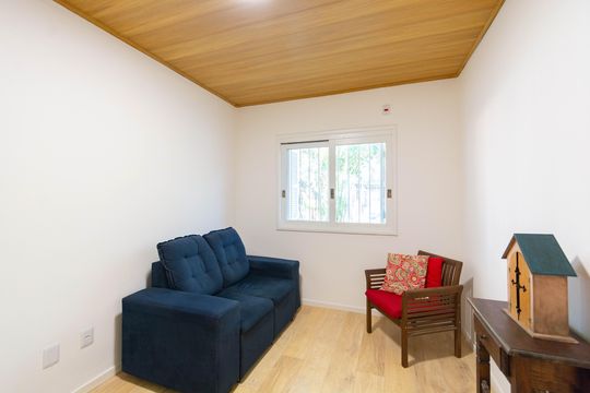 Casa à venda com 2 quartos, 77m² em Guajuviras, Canoas