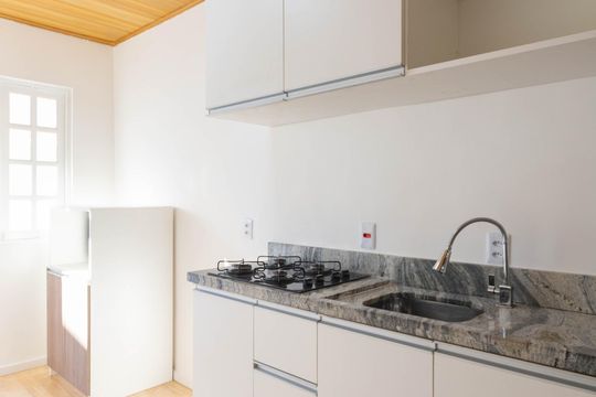 Casa à venda com 2 quartos, 77m² em Guajuviras, Canoas