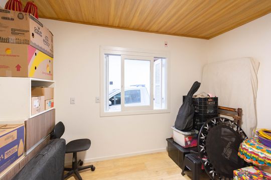 Casa à venda com 2 quartos, 77m² em Guajuviras, Canoas