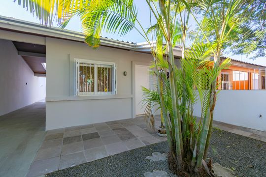 Casa à venda com 2 quartos, 77m² em Guajuviras, Canoas