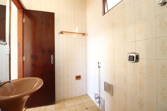 Banheiro da Suíte de apartamento para alugar com 3 quartos, 121m² em Martins, Uberlândia