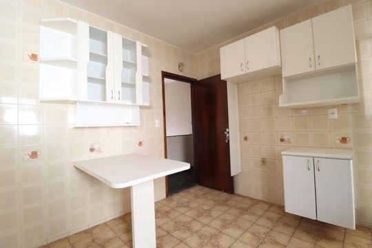 Cozinha de apartamento para alugar com 3 quartos, 121m² em Martins, Uberlândia