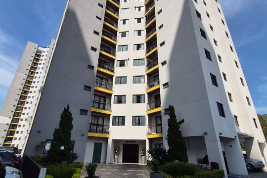 Fachada do bloco de apartamento para alugar com 2 quartos, 68m² em Jardim Henriqueta, Taboão da Serra
