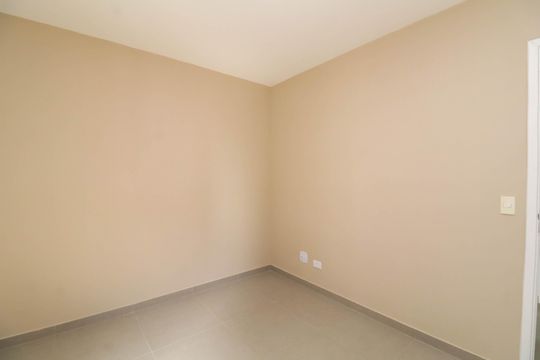 Quarto 2 de apartamento para alugar com 2 quartos, 68m² em Jardim Henriqueta, Taboão da Serra