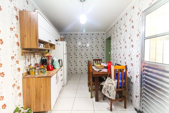 Cozinha de casa para alugar com 2 quartos, 125m² em Vila Taquari, São Paulo