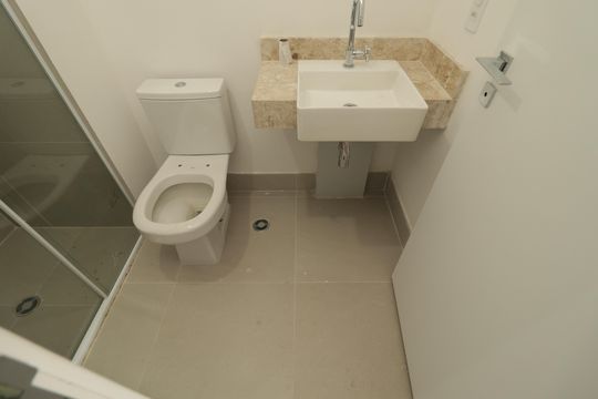 Banheiro de kitnet/studio à venda com 1 quarto, 30m² em Paraíso, São Paulo