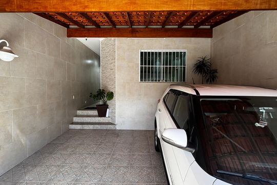 Garagem de casa à venda com 3 quartos, 150m² em Parque Novo Oratório, Santo André