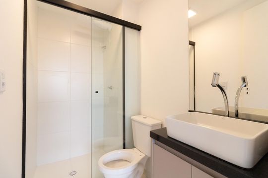 Banheiro de apartamento para alugar com 1 quarto, 31m² em Butantã, São Paulo