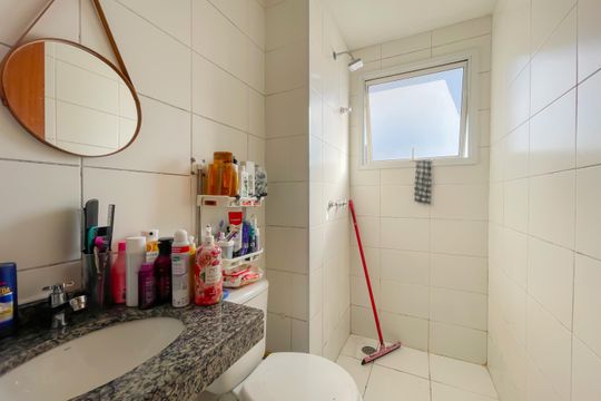 Banheiro de casa de condomínio à venda com 2 quartos, 46m² em Jardim Boa Vista (zona Oeste), Osasco
