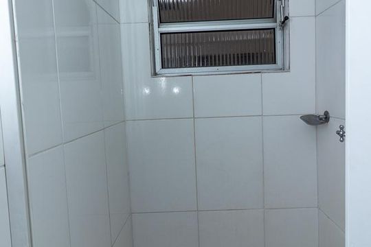Banheiro de kitnet/studio à venda com 1 quarto, 22m² em Água Branca, São Paulo