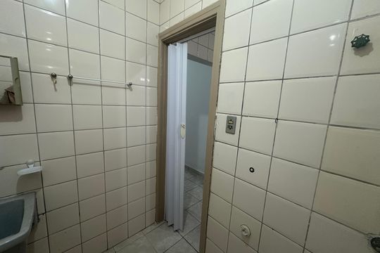 Banheiro de apartamento para alugar com 1 quarto, 29m² em Centro, São Vicente