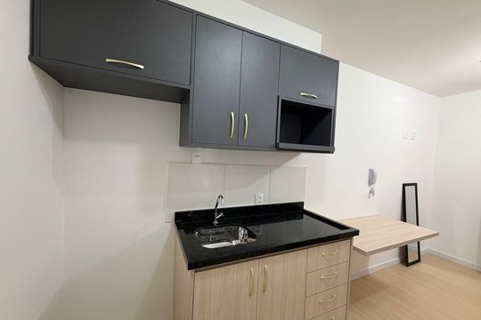 Cozinha de kitnet/studio para alugar com 1 quarto, 18m² em Ferreira, São Paulo