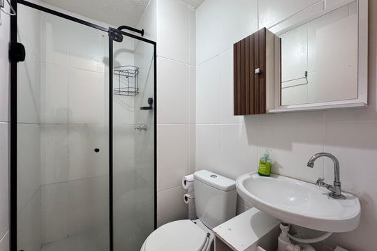 Banheiro Social de casa de condomínio para alugar com 2 quartos, 84m² em Vargem Grande, Rio de Janeiro