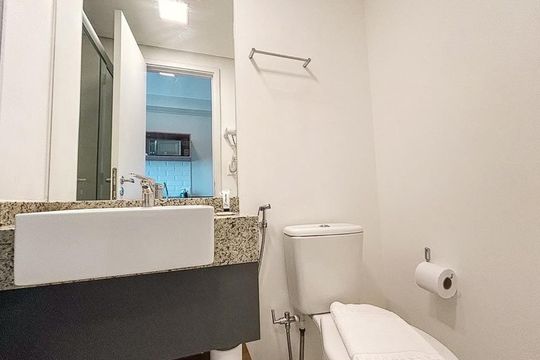 Banheiro de apartamento à venda com 1 quarto, 23m² em Jardim das Acacias, São Paulo