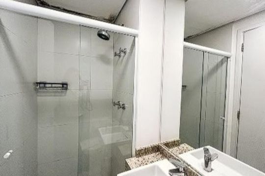 Banheiro de apartamento à venda com 1 quarto, 23m² em Jardim das Acacias, São Paulo