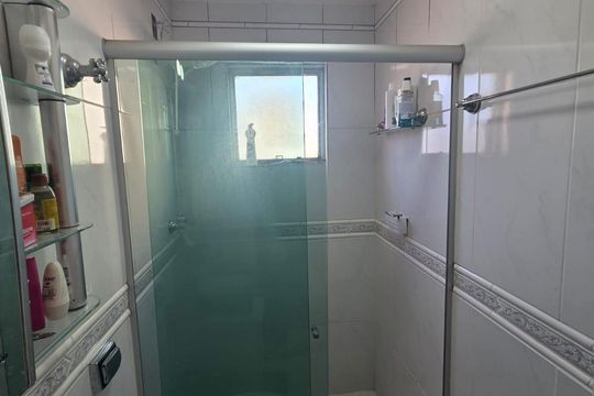 Banheiro de apartamento à venda com 2 quartos, 48m² em Nova Floresta, Belo Horizonte