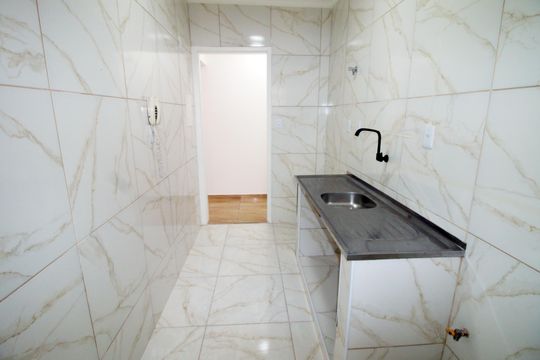 Cozinha de apartamento à venda com 2 quartos, 56m² em Vaz Lobo, Rio de Janeiro