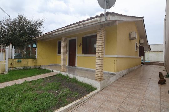 Área externa de casa para alugar com 2 quartos, 80m² em São José, Canoas