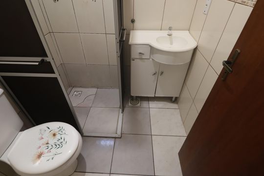 Banheiro de casa à venda com 2 quartos, 80m² em São José, Canoas