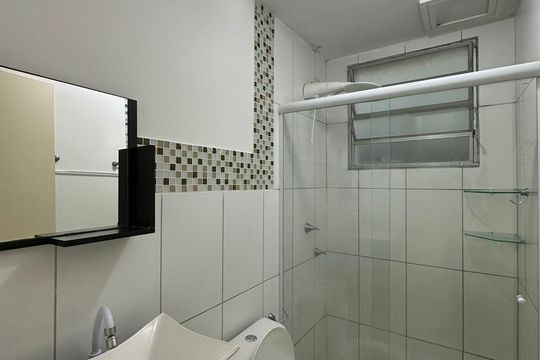 Banheiro de apartamento à venda com 2 quartos, 50m² em Gramadão, Jundiaí