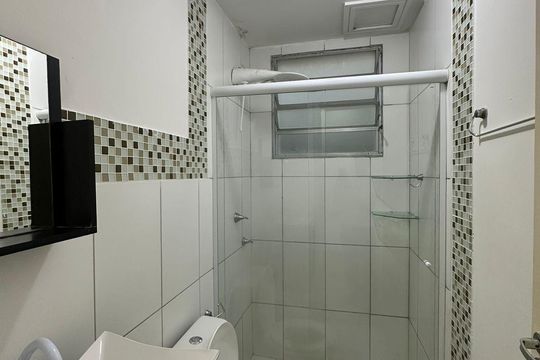 Banheiro de apartamento à venda com 2 quartos, 50m² em Gramadão, Jundiaí