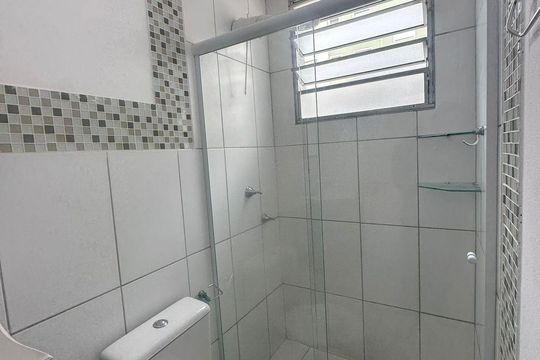 Banheiro de apartamento à venda com 2 quartos, 50m² em Gramadão, Jundiaí