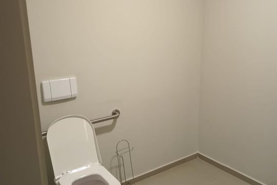 Banheiro de kitnet/studio para alugar com 1 quarto, 28m² em Jardim das Acacias, São Paulo
