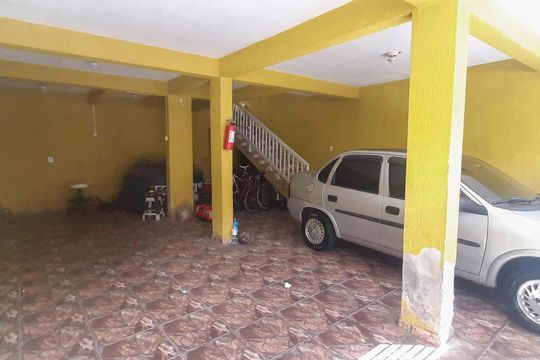 Garagem de casa para alugar com 5 quartos, 250m² em Jardim Primeiro de Maio (chacara Fazendinha), Osasco