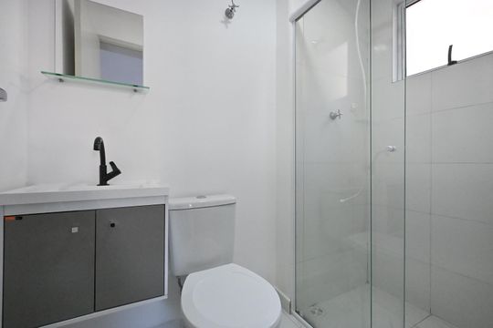 Banheiro de kitnet/studio para alugar com 1 quarto, 20m² em Ferreira, São Paulo