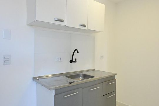 Cozinha de kitnet/studio para alugar com 1 quarto, 20m² em Ferreira, São Paulo