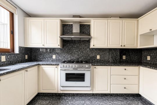 Cozinha de casa para alugar com 4 quartos, 486m² em Partenon, Porto Alegre