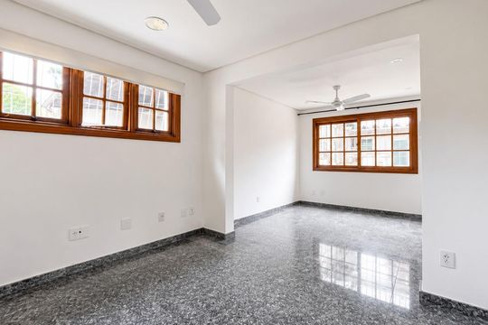 Sala de casa para alugar com 4 quartos, 486m² em Partenon, Porto Alegre