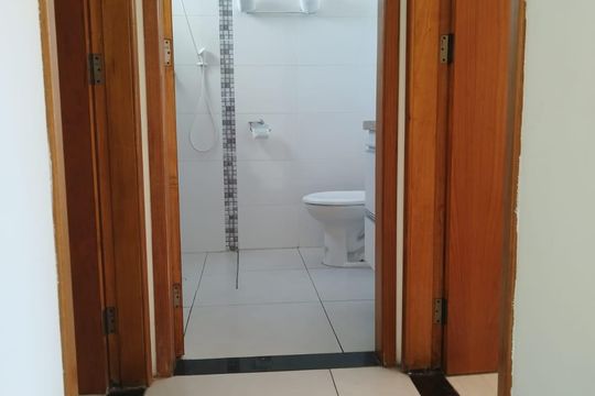 Banheiro  de casa de condomínio à venda com 2 quartos, 68m² em Cidade Nitro Operária, São Paulo
