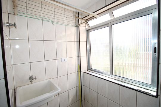 Área de Serviço de apartamento para alugar com 2 quartos, 45m² em Conjunto Habitacional Fazenda do Carmo, São Paulo