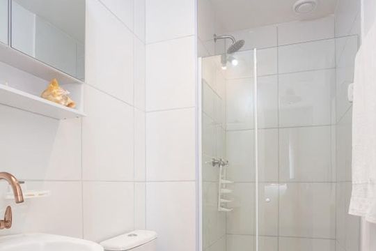 Banheiro de apartamento à venda com 2 quartos, 47m² em Recreio dos Bandeirantes, Rio de Janeiro